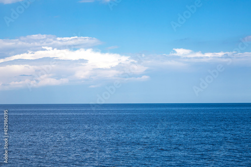 Spokojna Linia horyzontu Morza Bałtyckiego