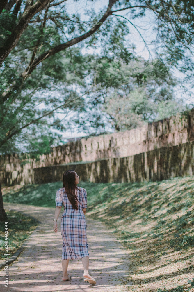 Taking pictures of women traveling and playing