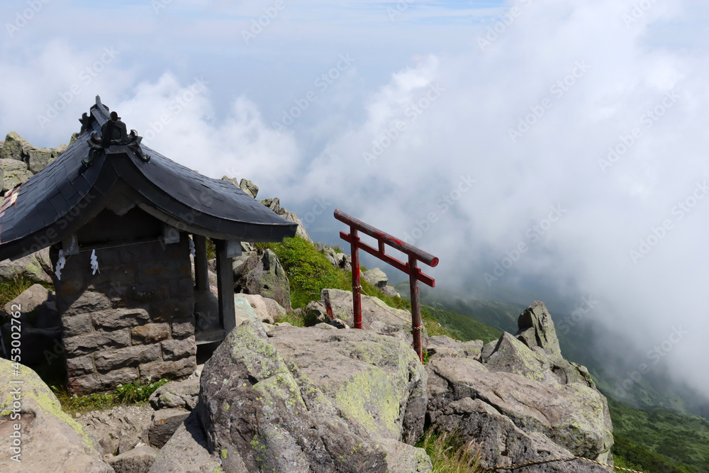 津軽富士岩木山山頂にある岩城神社奥院の社殿と赤い鳥居 日本青森県 Stock Photo Adobe Stock 津軽富士岩木山山頂にある岩城神社奥院の社殿と赤い鳥居 日本青森県 Stock Photo Adobe Stock