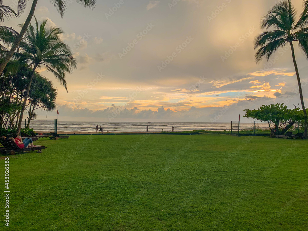 Obraz premium スリランカのコロンボにあるホテルにアーユルヴェーダを受けるために旅行している風景 A view of a hotel in Colombo, Sri Lanka, where I am traveling to receive Ayurveda treatment. 