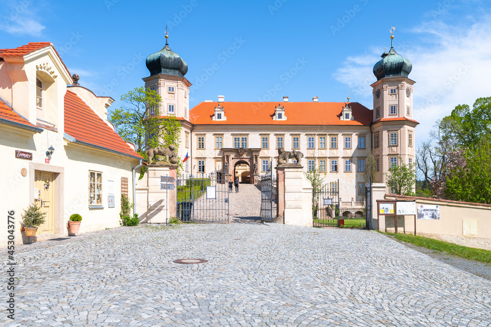 Obraz premium Mnisek pod Brdy - romantic castle with beautiful garden, Czech Republic