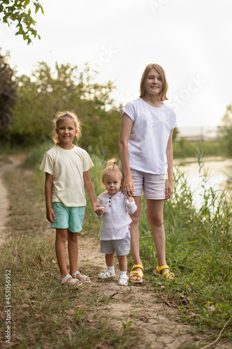 Children are walking