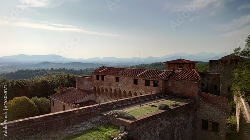 Belle vue aérienne depuis le haut de la forteresse de Montecarlo, Toscane, Italie.