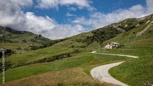 payage de campagne et de montagne autour de Beaufort en savoir dans les alpes francaise. 