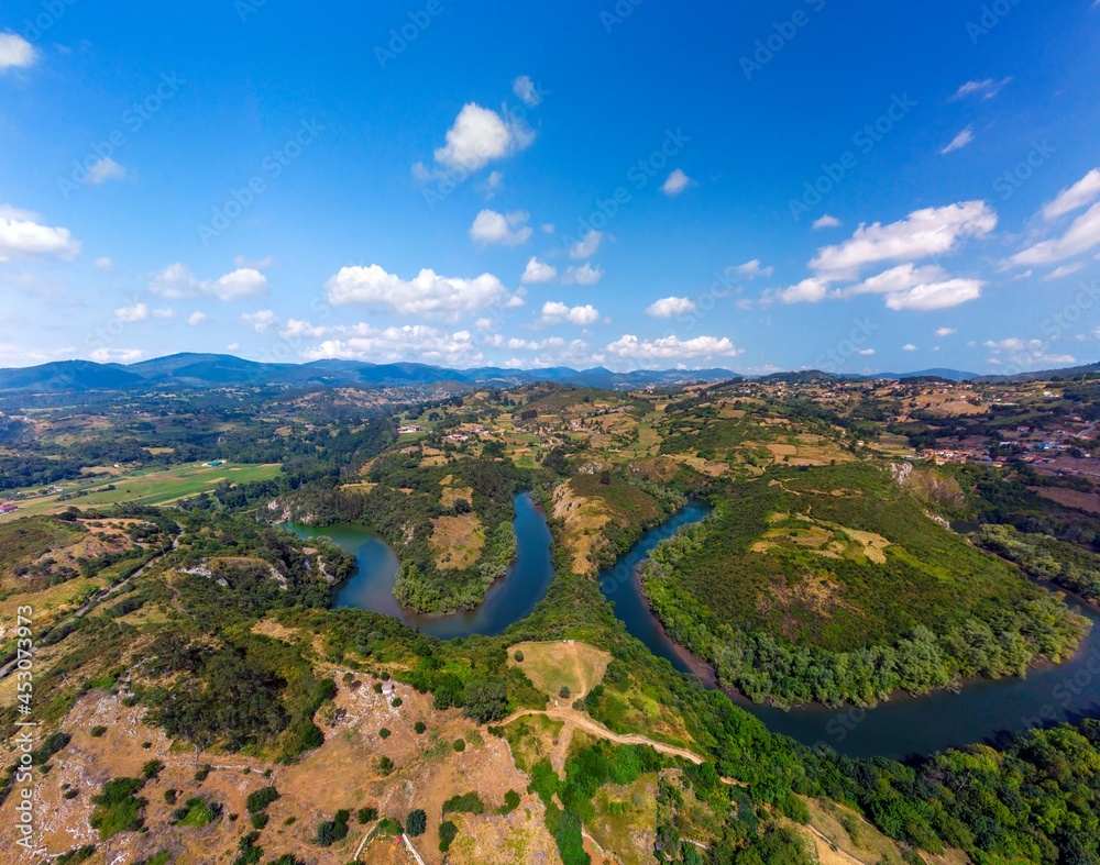 Obraz premium Meanders of the Nora river in Asturias, Spain.