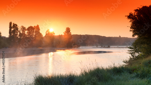 Tableau sur toile Sunrise on the Loire river bank in the Gaston island