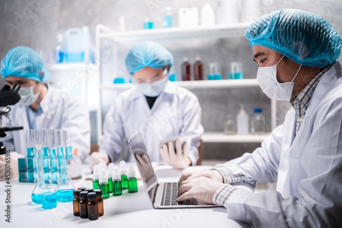 Health care researchers wor...
