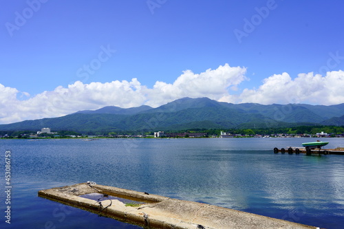 加茂湖と船着き場