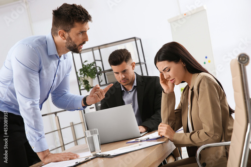 Принти на полотні Boss scolding employee in office. Toxic work environment