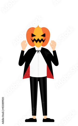 ハロウィンの仮装、カボチャのお化け姿の男の子が両手を構えて驚かせるポーズ