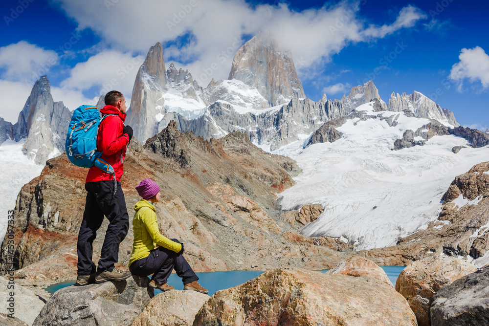 active hikers hiking, enjoying the view of Famous Patagonia mount Fitz Roy Moutain, Argentina - obrazy, fototapety, plakaty 