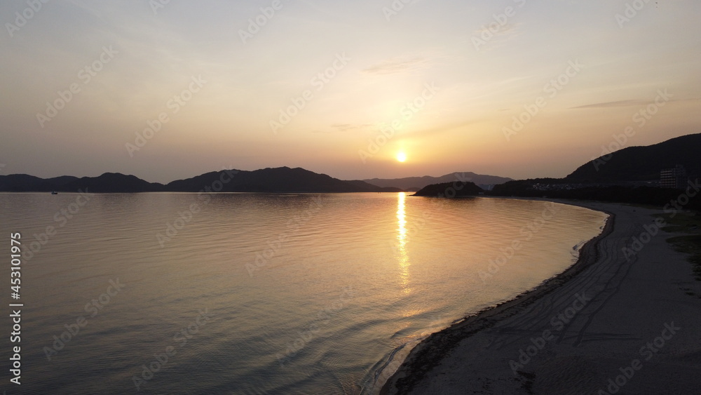 日本の夕日と海！地球のヒカリ