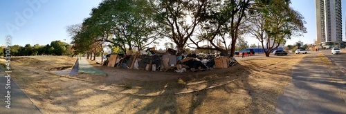 Fényképezés Loss of social status promotes homeless encampments in public city parks