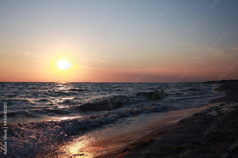 Fototapeta premium Picturesque view of beautiful sea at sunset