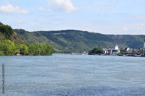 breiter Rhein bei Boppard im Mittelrheintal  © Markus Volk