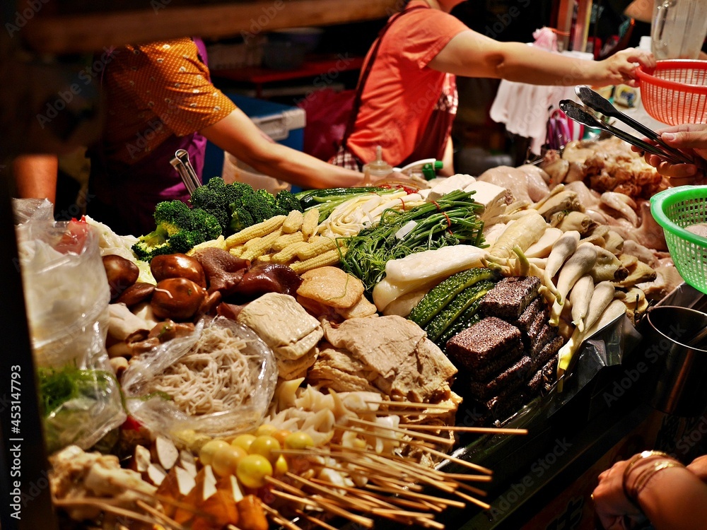 台湾の夜市の塩水鶏屋さん（鹽水雞）
