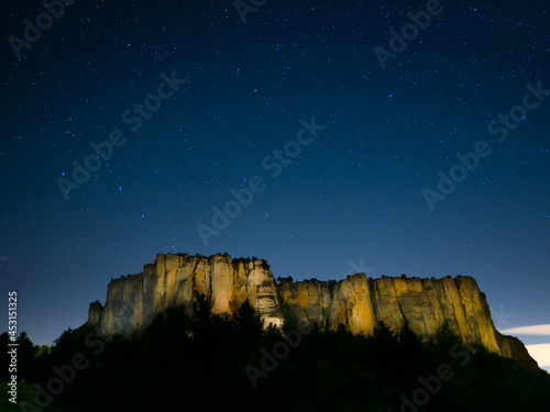 Pietra di Bismantova mountain by night © Andrea