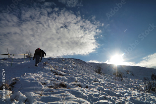 Wspinaczka po śniegu na Tarnicę.