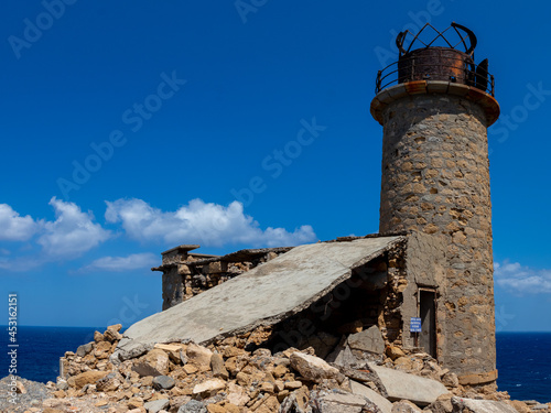 Obraz na płótnie The ruins of the Agios Ioannis lighthouse / Aforesmenos lighthouse w salonie