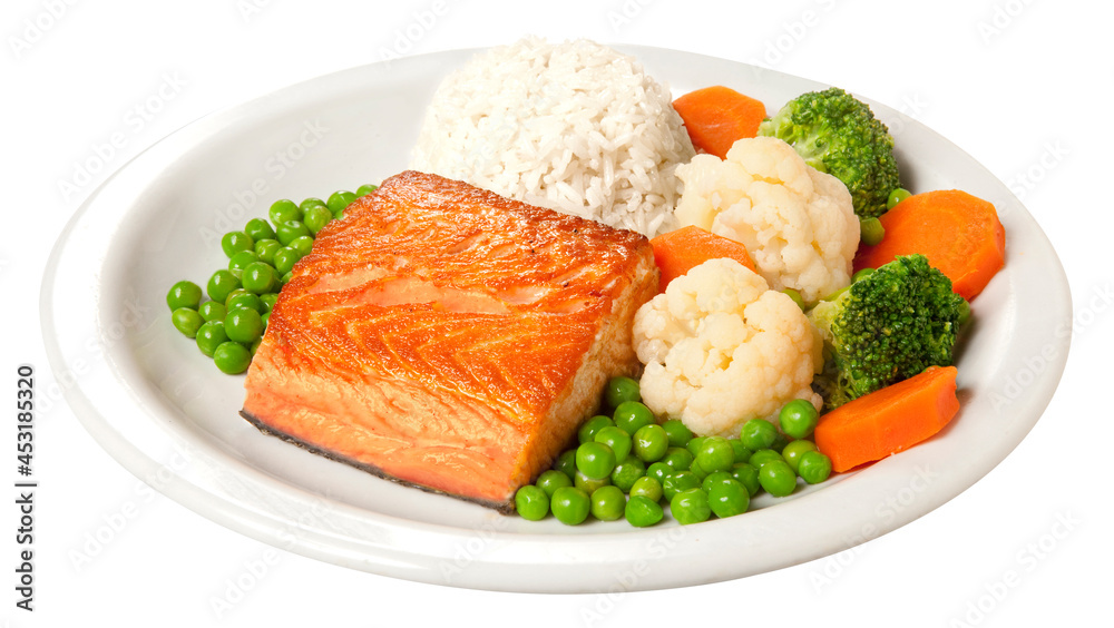 Filé de Salmão grelhado com legumes, ervilhas, couve-flor, brócolis, cenoura e arroz no prato em fundo branco para recorte. Filé de Salmão grelhado com legumes, ervilhas, couve-flor, brócolis, cenoura e arroz no prato em fundo branco para recorte.