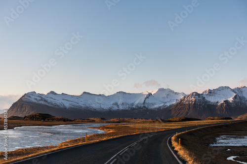 góry na Islandii © kolorowekadry
