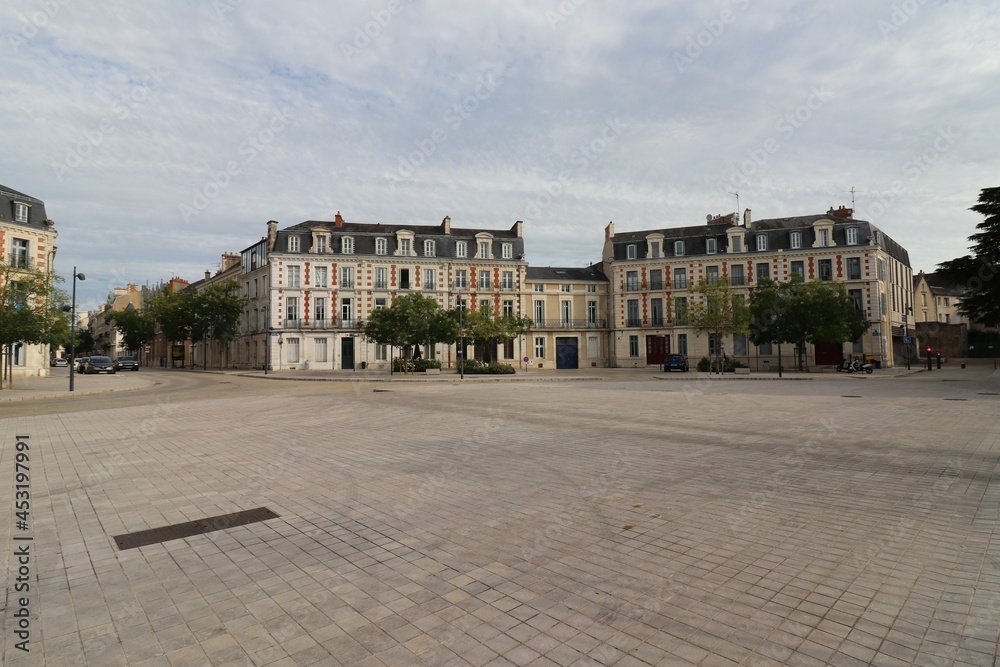 La place Aristide Briand, ville de Poitiers, departement de la Vienne, France