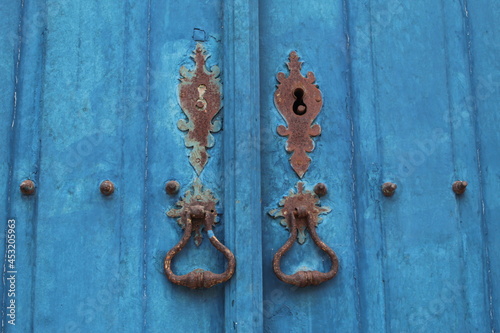 old wooden door © Fernando de Jesus