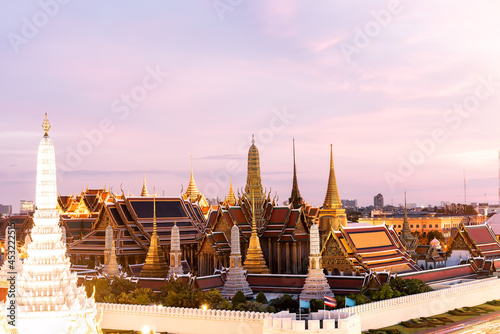 Grand palace and Wat phra keaw at sunset bangkok, Thailand © tonjung