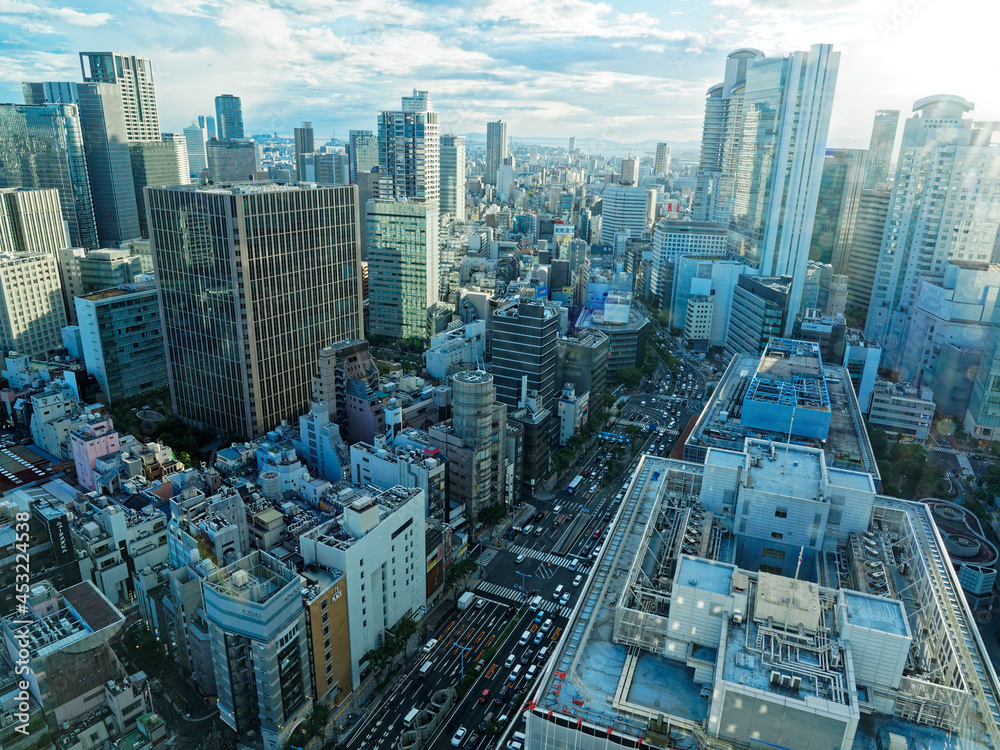 Fototapeta premium 大阪市北区 駅前第3ビル最上階から見る都市風景