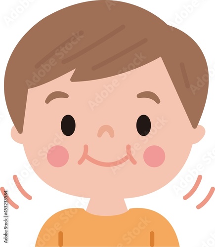 よく噛んで食べている男の子