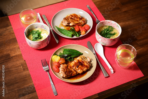 日本の食卓,チキンステーキ,中華料理,家庭料理