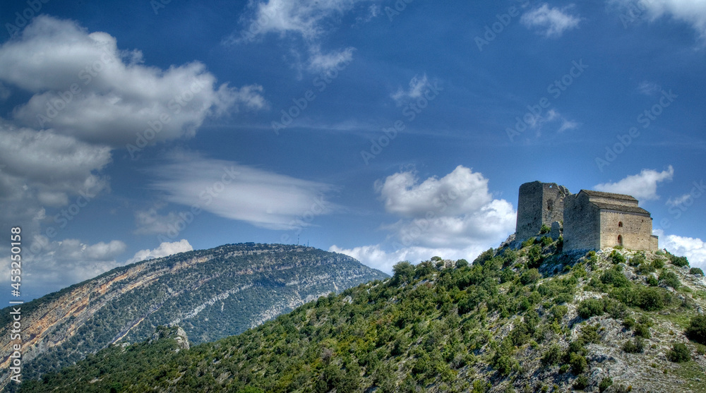 Donjon et chapelle romane à Samitier, Aragon, Espagne