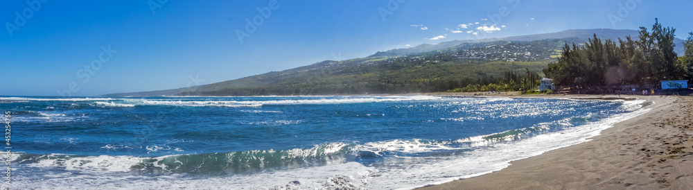 plage de sable noir, l’Etang-Salé-les-Bains, île de la Réunion 