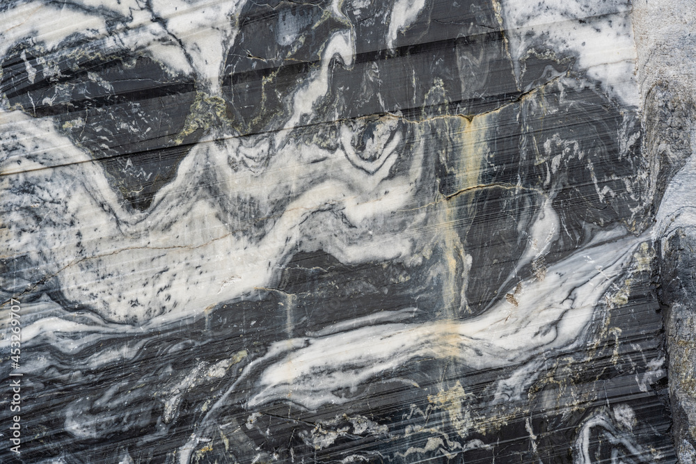 Naklejka premium Marble rock water canyon. The marble deposits. Landscape rocks with reflection. Beautiful and majestic nature of the stones.