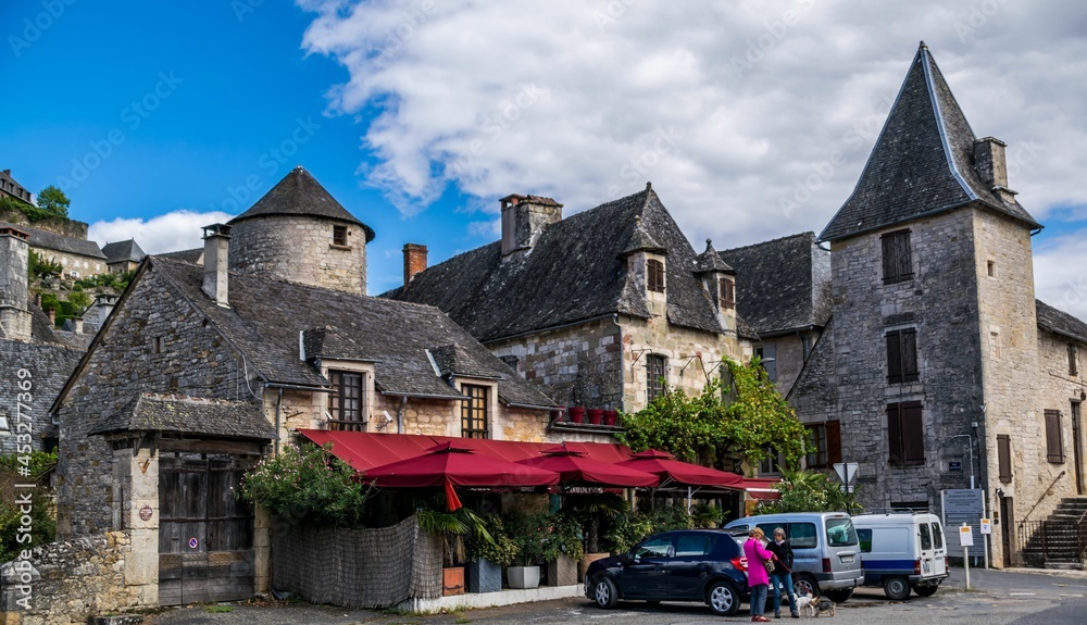 Turenne, village médiéval, est une commune française en Corrèze et région Nouvelle-Aquitaine, France. Turenne, village médiéval, est une commune française en Corrèze et région Nouvelle-Aquitaine, France.