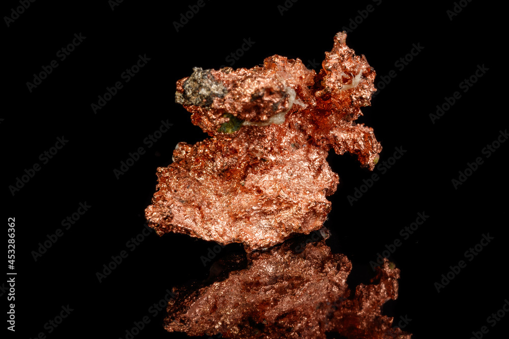 Obraz premium Macro mineral stone Copper on black background