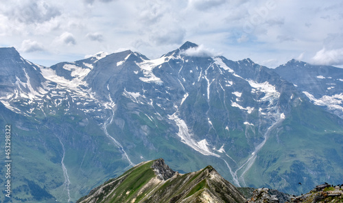 Edelweißspitze, Großglockner, Hochalpenstraße, Panoramastraße, Straße, Kehre, Kurve, Kopfsteinpflaster, Leitschiene, steil, Serpentine, Salzburg, Kärnten, Nationalpark, Hohe Tauern, Alpenhauptkamm, Ze photo