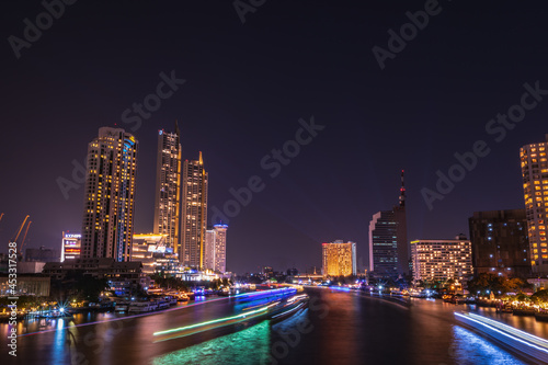 Bangkok.thailand-31 dec 2020:Beuatiful cityscape view of Chao Phraya River in the new year night.The Chao Phraya is the major river in Thailan © Sumeth