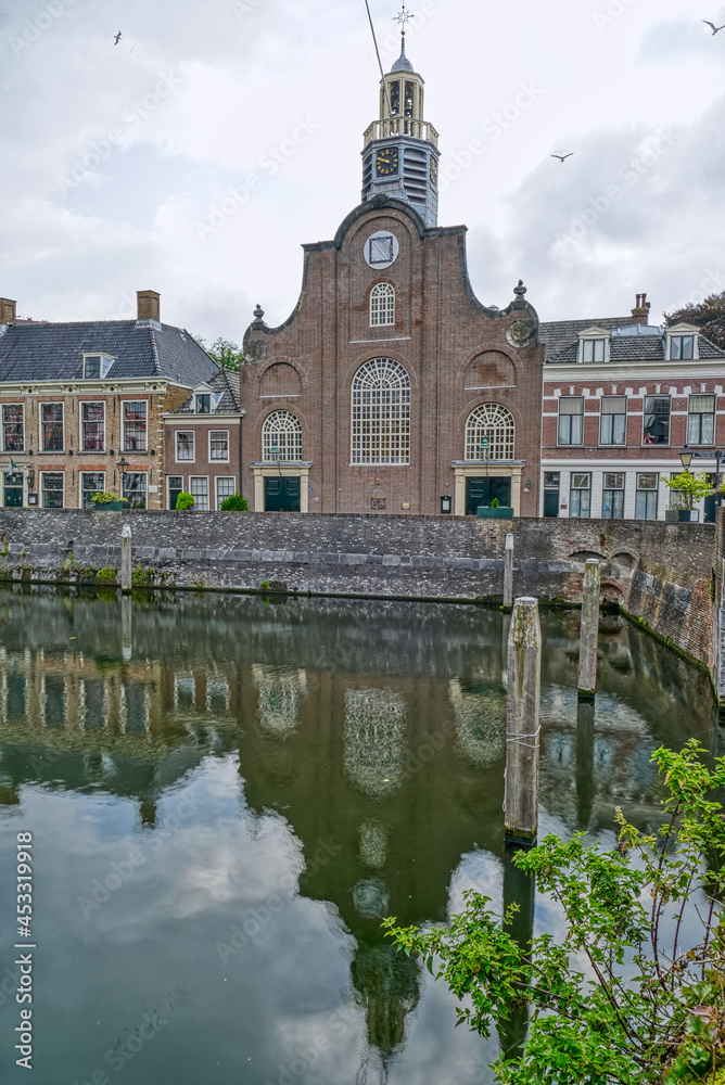 Pilgerkirche am Kanal im historischen Hafenviertel von Delfshaven in Rotterdam