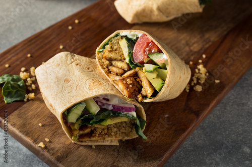 Fotografia Healthy Vegan Tempeh Veggie Wrap