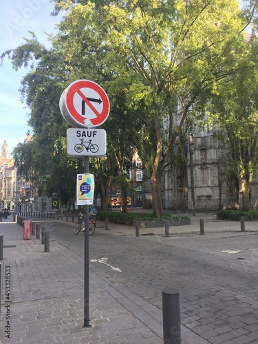 Panneau d'interdiction de tourner à droite en France