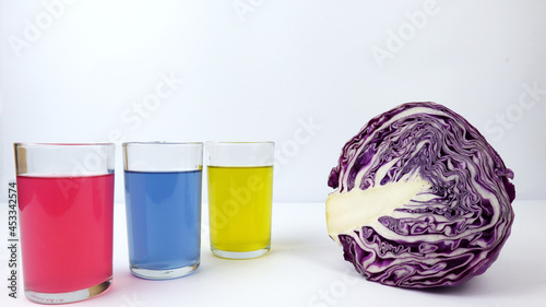 Red cabbage and three glasses filled with colored liquid. Make a measure of the pH (power of hydrogen) of red cabbage.