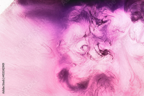 Foto Abstract pink purple cloud of smoke, paint in water background