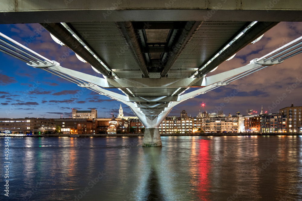 Fototapeta premium London, Millennium Bridge, City of London, England, United Kingdom