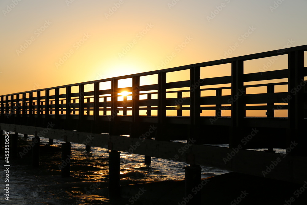 Fototapeta premium sunset over the pier