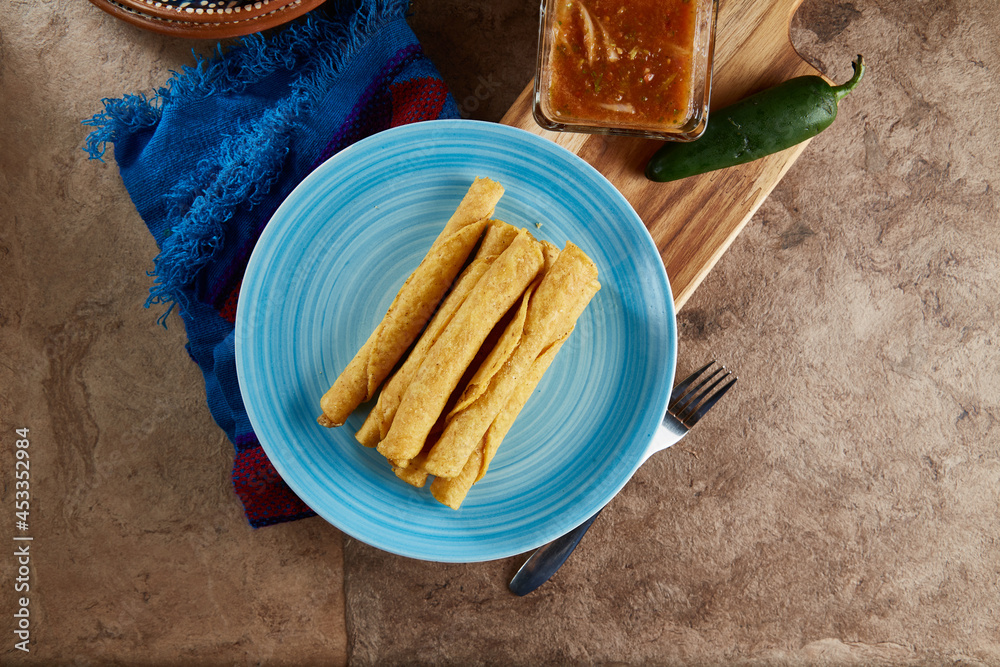 Flautas doradas de pollo o tacos dorados mexicanos Stock Photo Adobe Stock