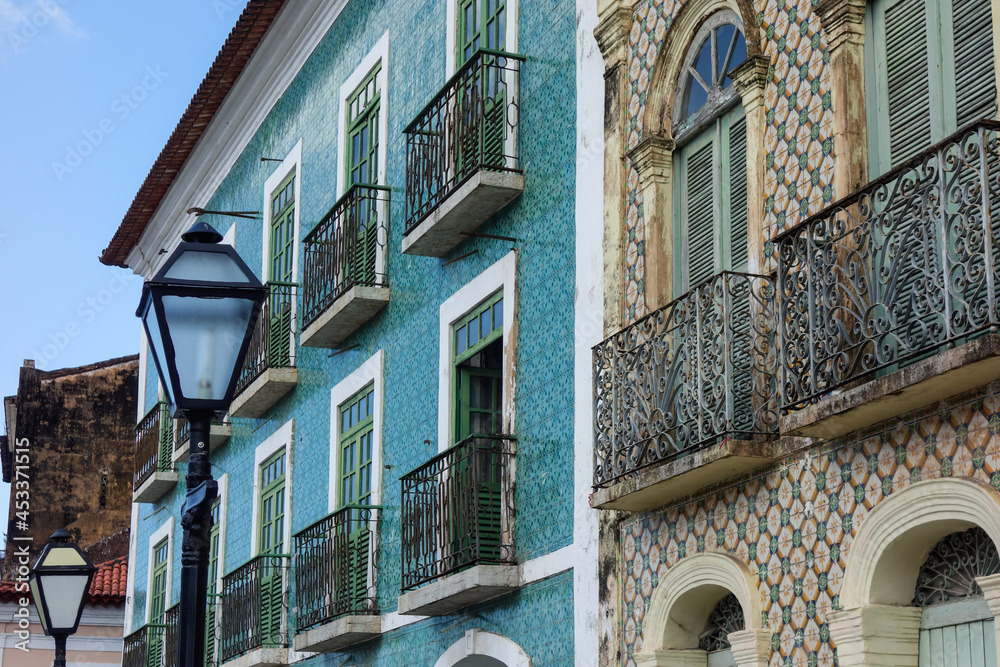 Fototapeta premium tiled facade of historic colonial building in Sao Luis downtown, Maranhao, Brazil