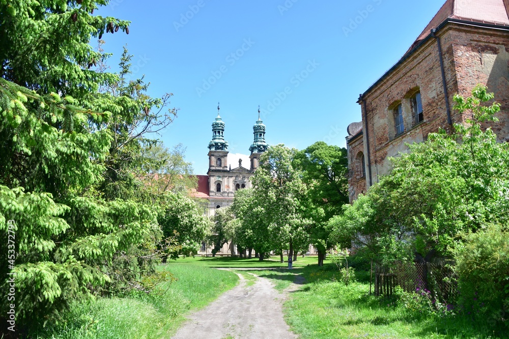 zespol klasztorny w Lubiazu na Dolnym Slasku, najwieksze opactwo cysterskie na swiecie 