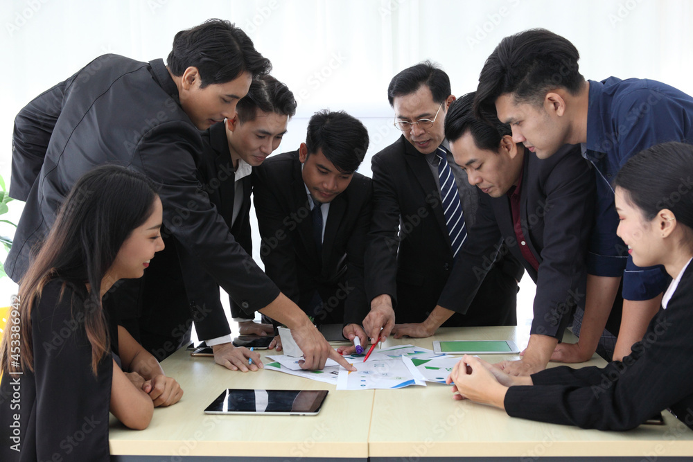 Fototapeta premium Business People Analyzing Statistics Financial Concept or Business People Meeting Conference Discussion Corporate Concept or Teamwork with business people analysis cost graph on desk at meeting room.