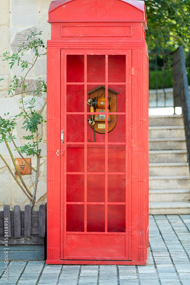 Obraz premium red telephone box